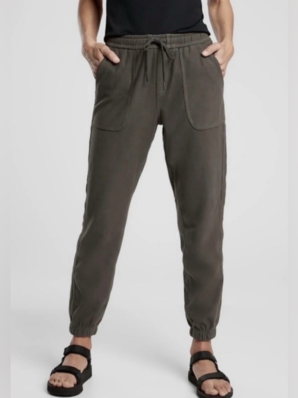 Athleta Farallon Jogger Pants in Cyprus Green